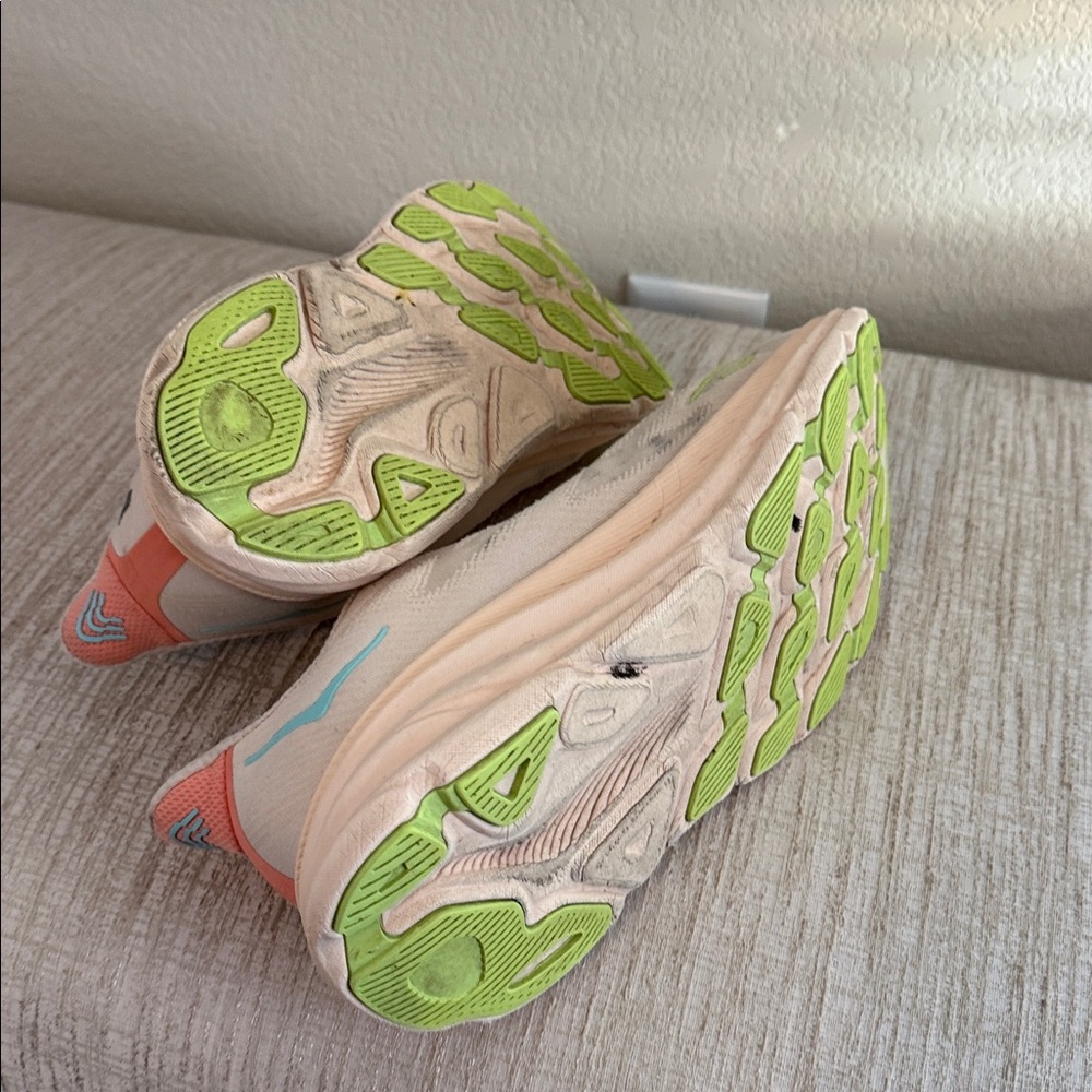Stylish Women's HOKA Sneakers in Cream Clifton 9 - Picture 4 of 5